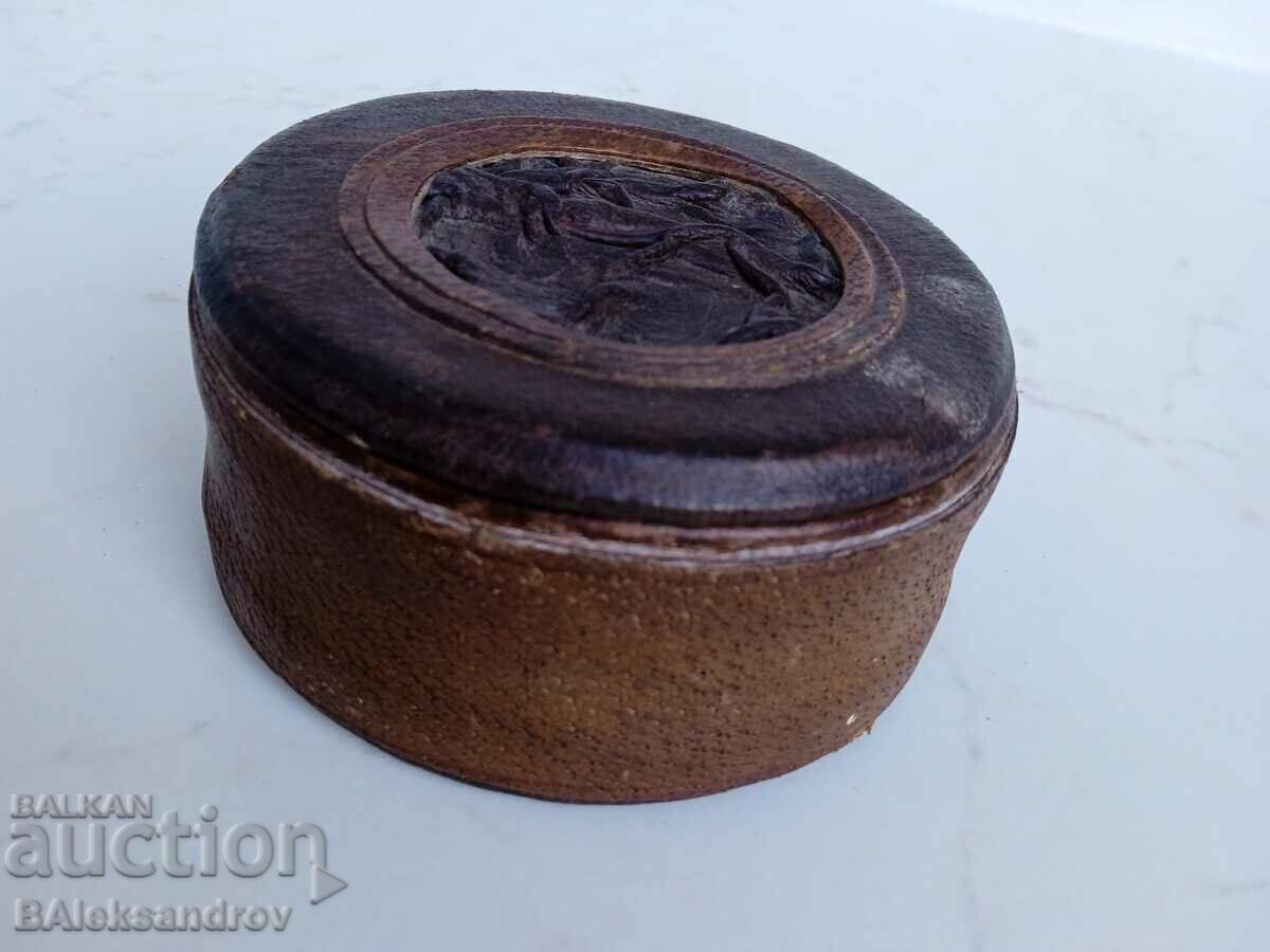 Leather jewelery box with price 8.00 BGN | € 4.09 Leather jewelery box with price 8.00 BGN | € 4.09