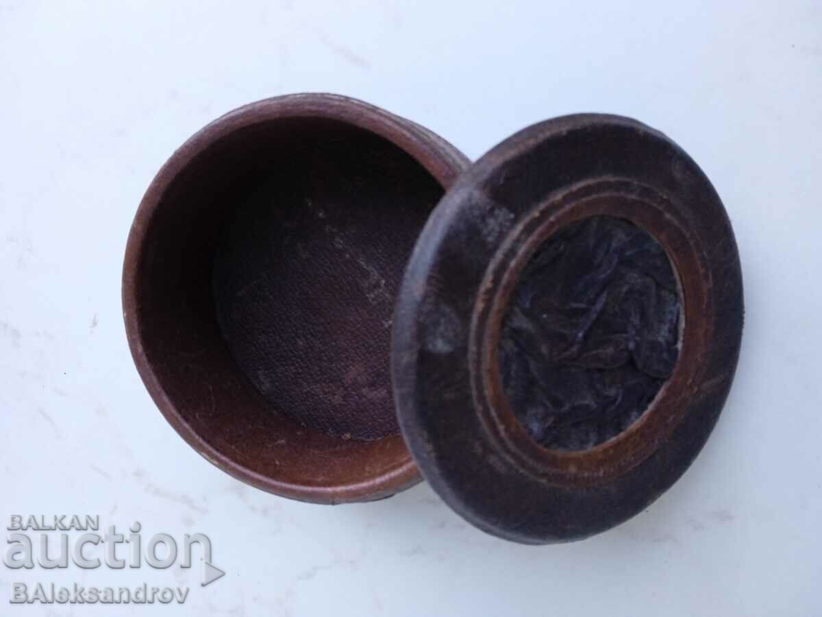 Auction Leather jewelery box Auction Leather jewelery box