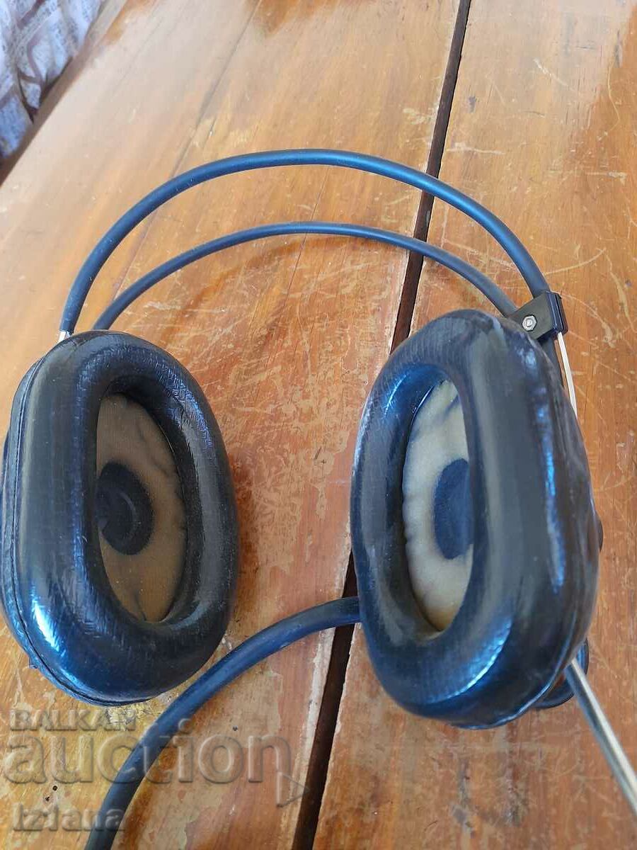 Old headphones DS 200 with price 30.00 BGN | € 15.34 Old headphones DS 200 with price 30.00 BGN | € 15.34