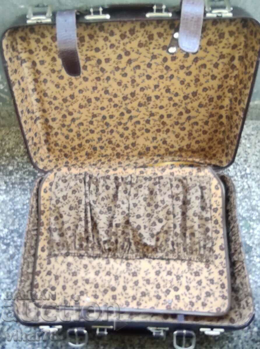 OLD SUITCASE with price 59.99 BGN | € 30.67 OLD SUITCASE with price 59.99 BGN | € 30.67