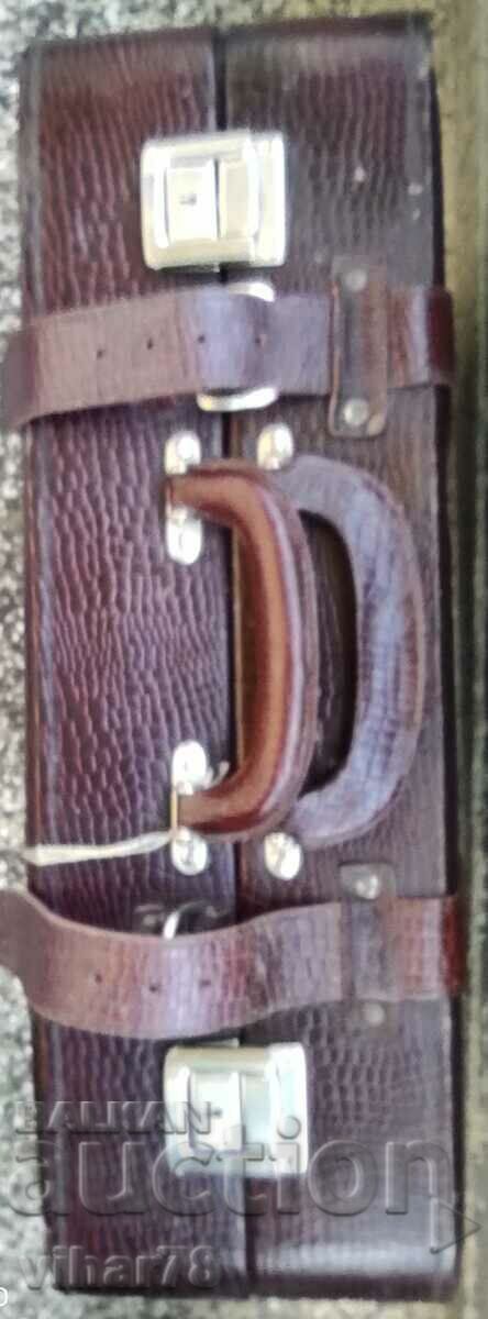 Delivery of OLD SUITCASE Delivery of OLD SUITCASE