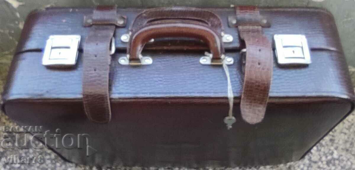 OLD SUITCASE - 5 OLD SUITCASE - 5
