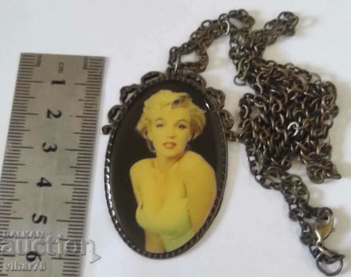 ΠΑΛΙΟ ΜΕΝΤΑΛΙΟ-Μέριλιν Μονρόε με τιμή 64.99 BGN | € 33.23 ΠΑΛΙΟ ΜΕΝΤΑΛΙΟ-Μέριλιν Μονρόε με τιμή 64.99 BGN | € 33.23