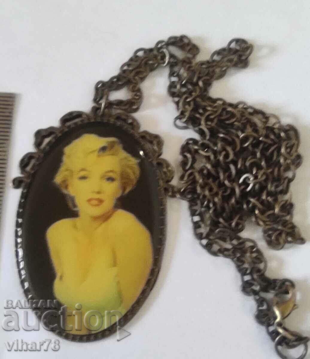 OLD MEDALLION-Marilyn Monroe