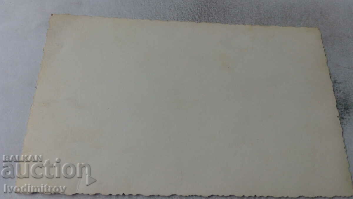 Photo Railwaymen and passengers past passenger cars with price 3.45 BGN | € 1.76 Photo Railwaymen and passengers past passenger cars with price 3.45 BGN | € 1.76