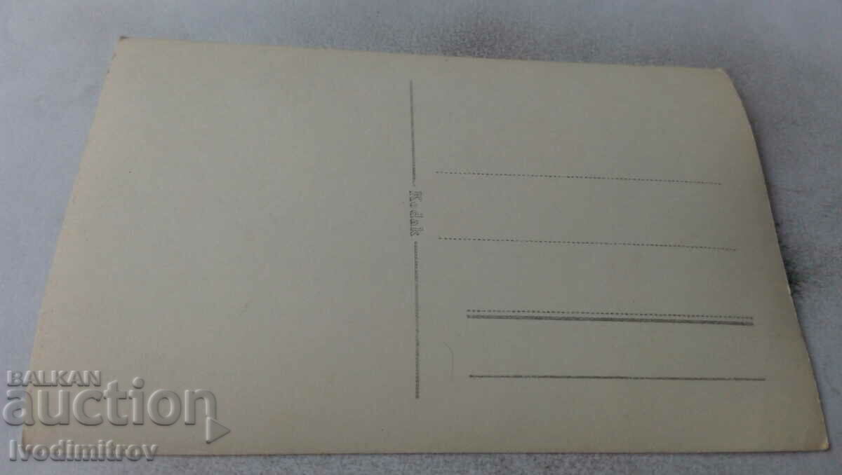 Φωτογραφία Άνθρωπος δίπλα στη λίμνη με τιμή 2.35 BGN | € 1.20