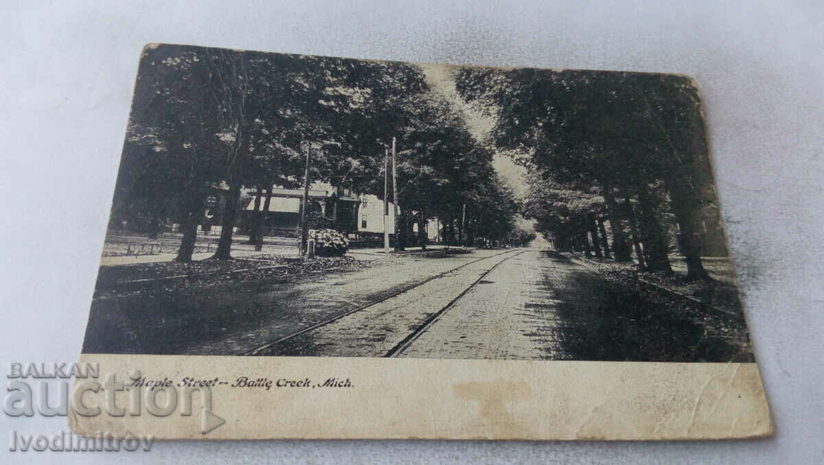 Postcard Mich Maple Street - Battle Creek