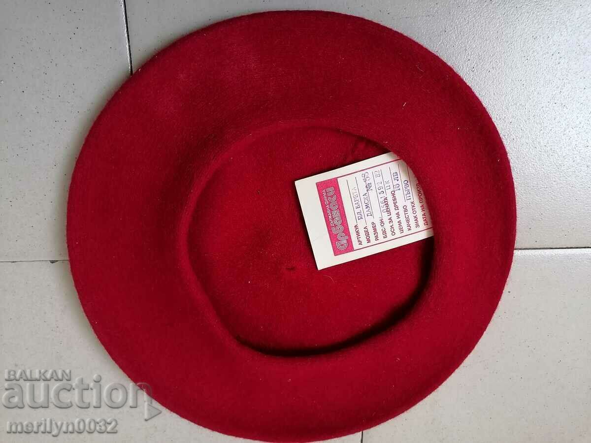 Old woolen women's beret, taque, hat with price 43.00 BGN | € 21.99