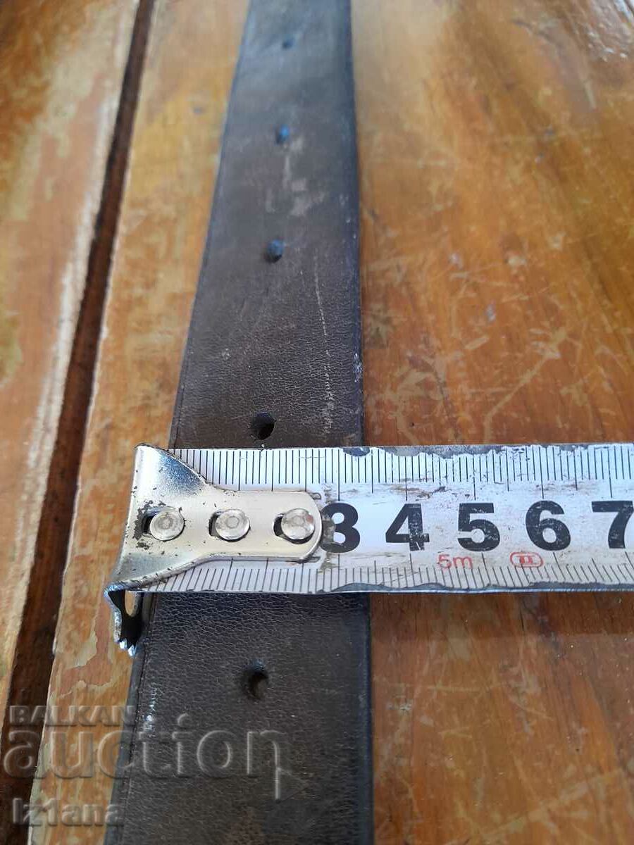 Licitație curea din piele veche