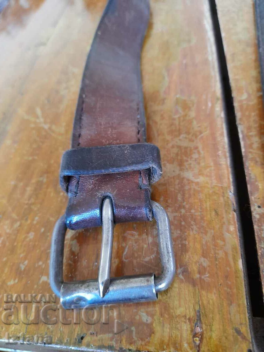 Livrarea curea din piele veche