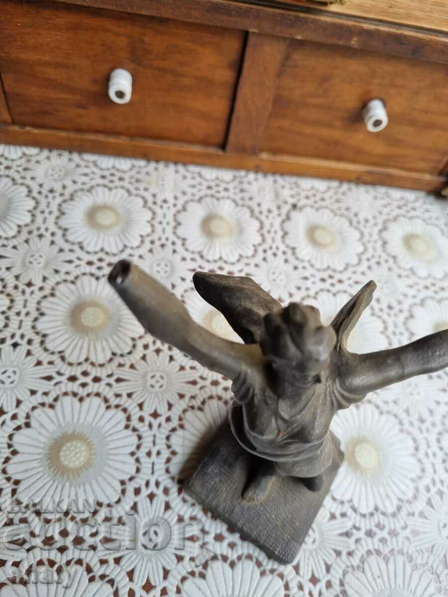 Delivery of Russian metal sculpture Delivery of Russian metal sculpture