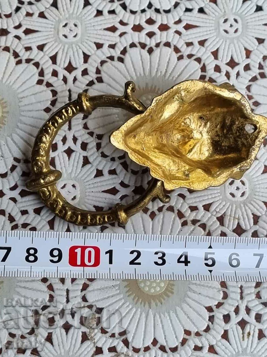 Delivery of Bronze neck knock