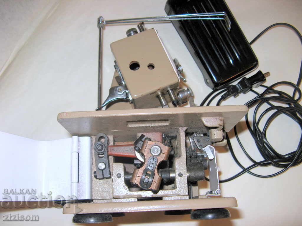Auction overlock sewing machine Auction overlock sewing machine