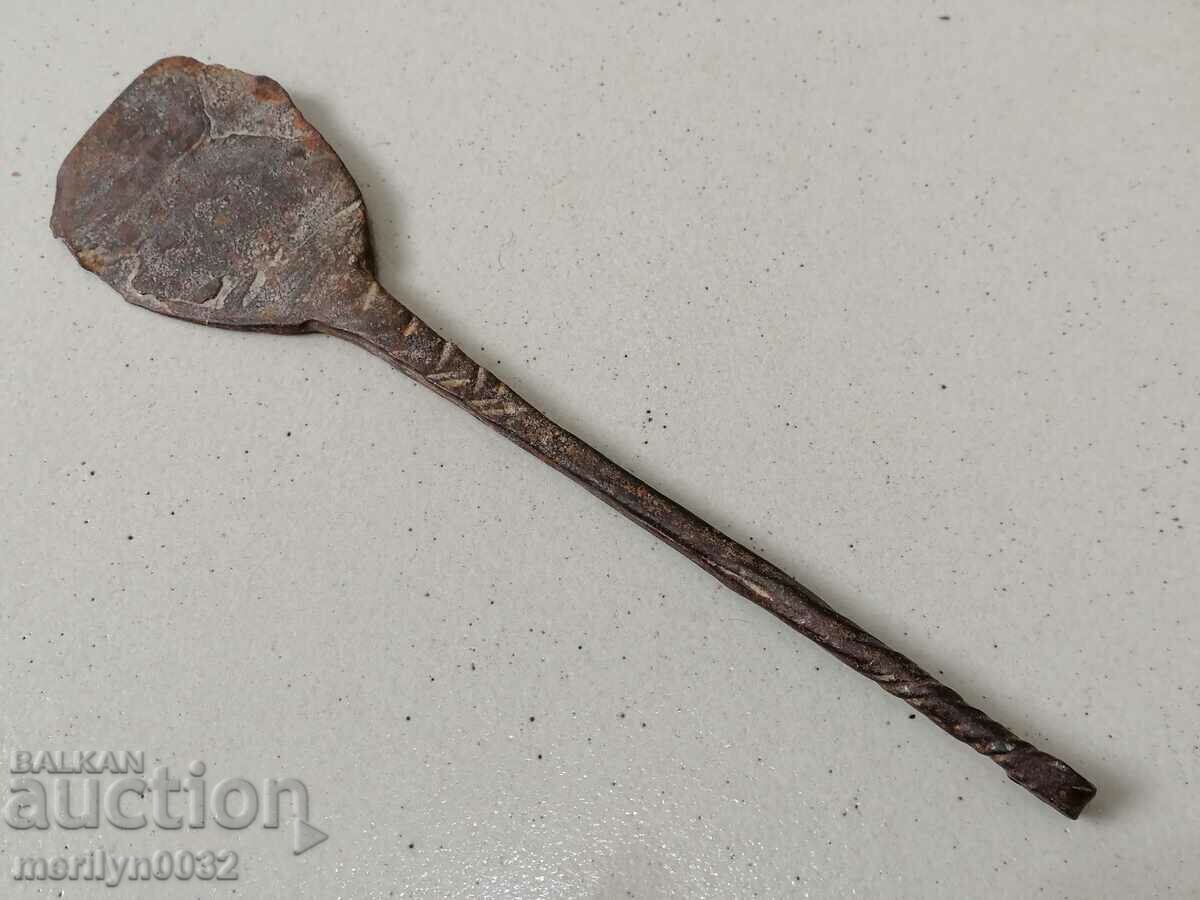 Огрибка, угрибки, огрибки, угрибка, ковано желязо с цена 23.00 лв. | € 11.76 Огрибка, угрибки, огрибки, угрибка, ковано желязо с цена 23.00 лв. | € 11.76