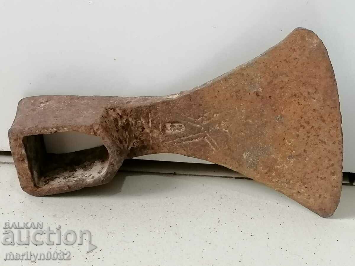 Auction Forged chap, hoe, agricultural instrument, wrought iron Auction Forged chap, hoe, agricultural instrument, wrought iron