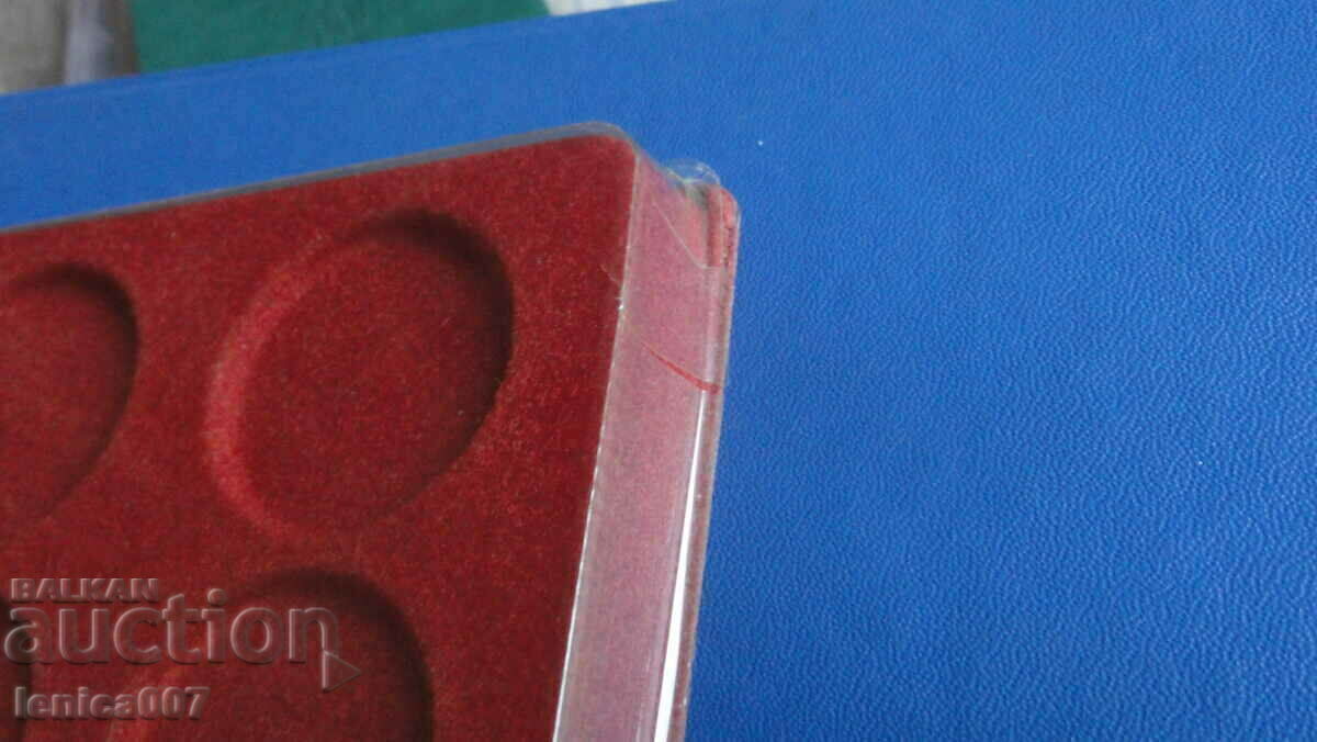 Παράδοση Κουτί για 5 τεμ. νομίσματα Παράδοση Κουτί για 5 τεμ. νομίσματα