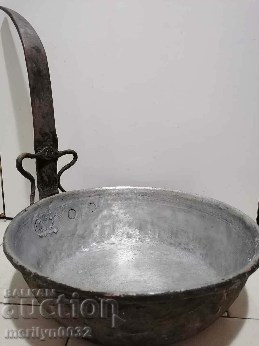 Стар меден тиган, бакър, тава, меден съд с цена 95.00 лв. | € 48.57 Стар меден тиган, бакър, тава, меден съд с цена 95.00 лв. | € 48.57