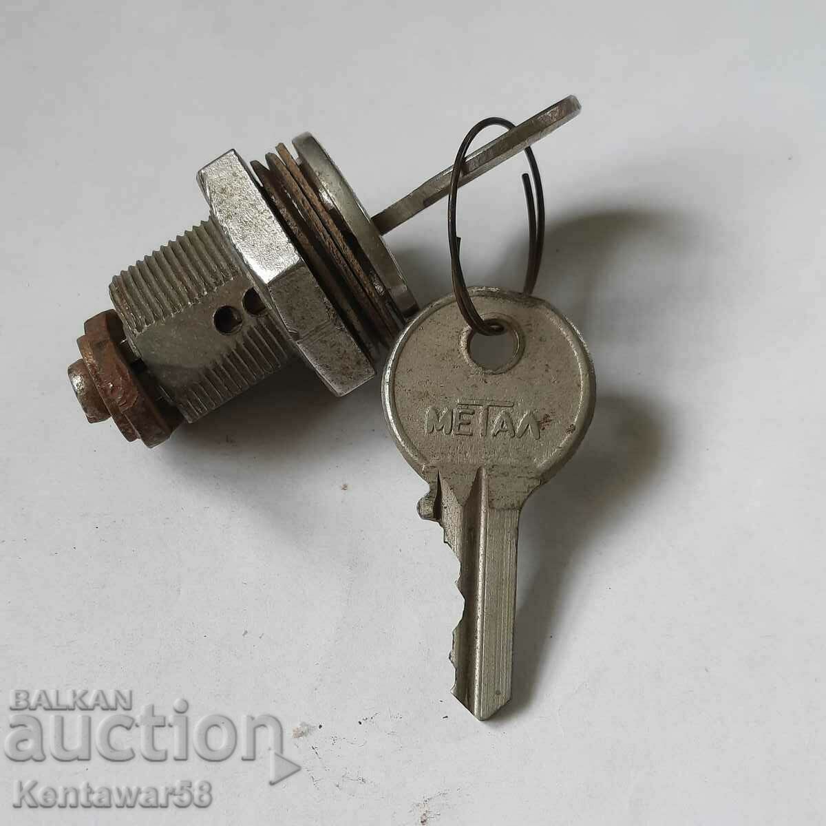 Blocare pentru dulap, casa de marcat, sertar, dulap, sifonier etc. cu preț 4.00 BGN | € 2.05 Blocare pentru dulap, casa de marcat, sertar, dulap, sifonier etc. cu preț 4.00 BGN | € 2.05