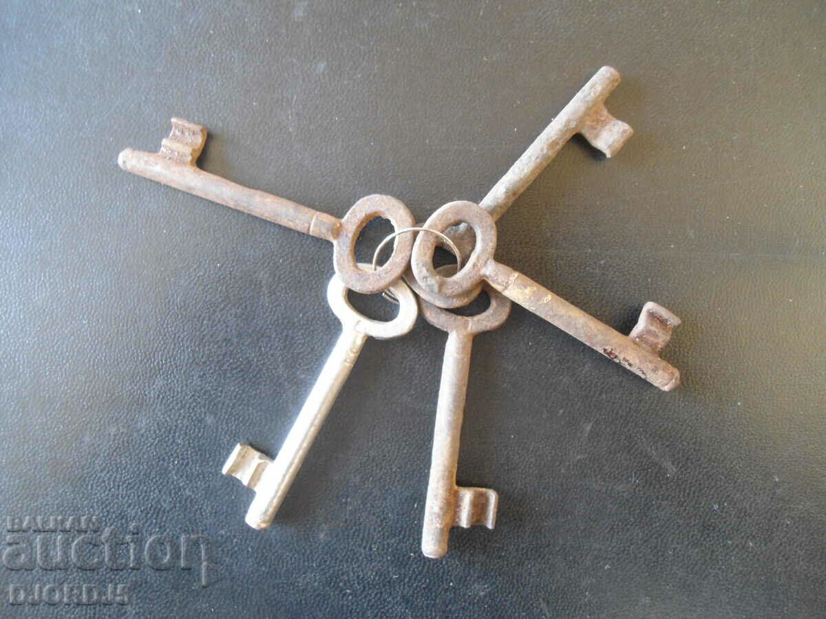 Lot of old keys, 5 pieces with price 4.00 BGN | € 2.05