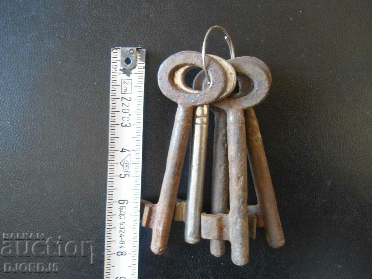 Auction  Lot of old keys, 5 pieces