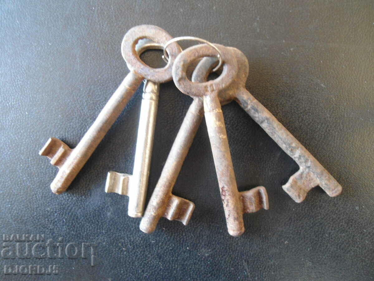 Lot of old keys, 5 pieces