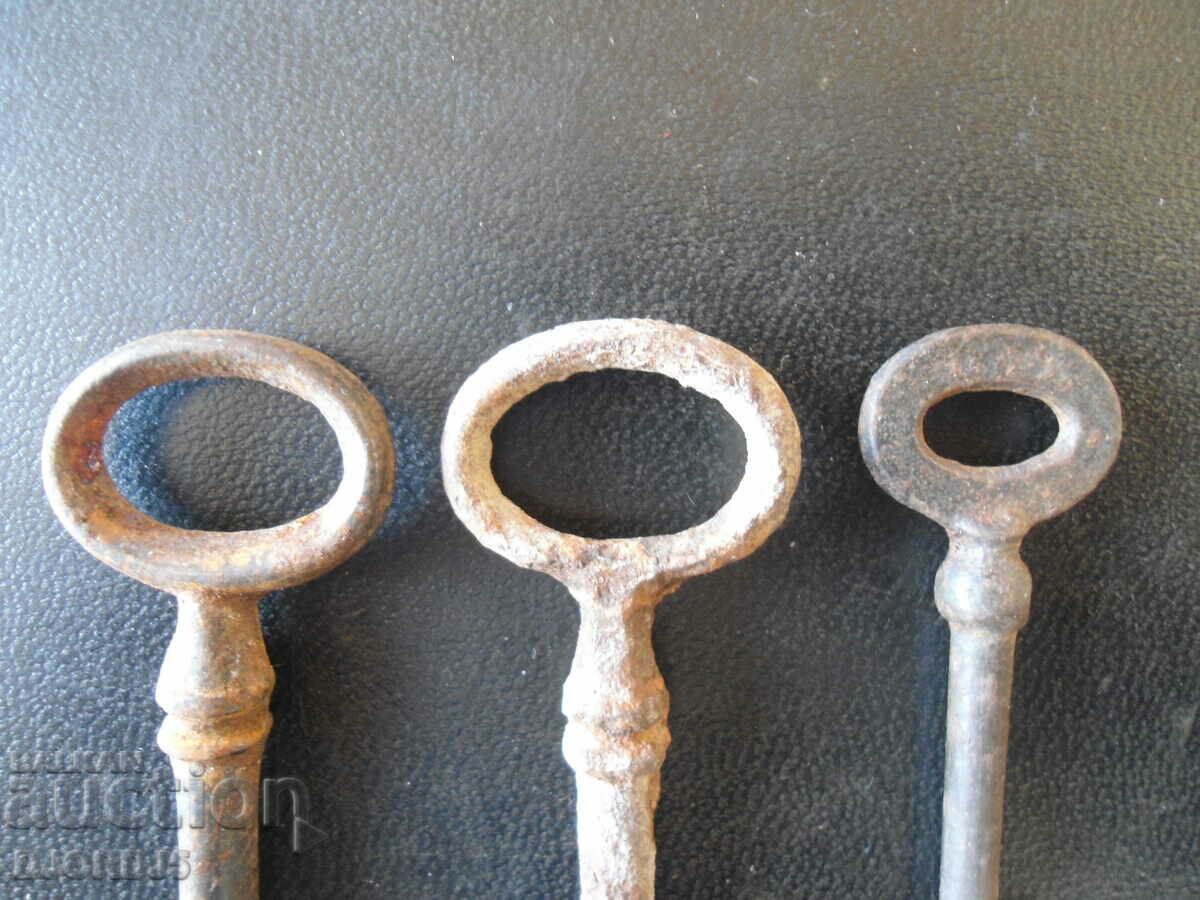 Lot of old keys, 3 pieces with price 5.00 BGN | € 2.56 Lot of old keys, 3 pieces with price 5.00 BGN | € 2.56