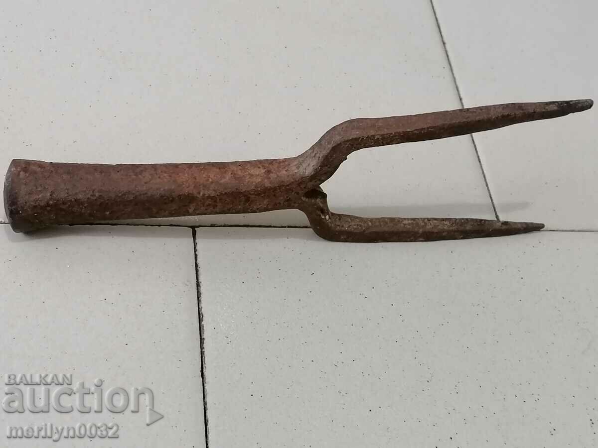 Δημοπρασία Μεταλλικό αμόνι για κάρφωμα μαλλιών σφυρήλατο σίδερο Δημοπρασία Μεταλλικό αμόνι για κάρφωμα μαλλιών σφυρήλατο σίδερο