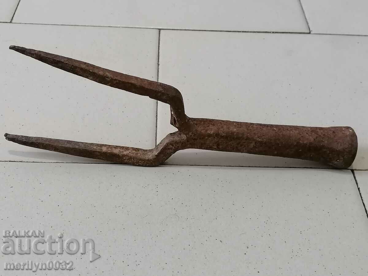 Παράδοση Μεταλλικό αμόνι για κάρφωμα μαλλιών σφυρήλατο σίδερο Παράδοση Μεταλλικό αμόνι για κάρφωμα μαλλιών σφυρήλατο σίδερο