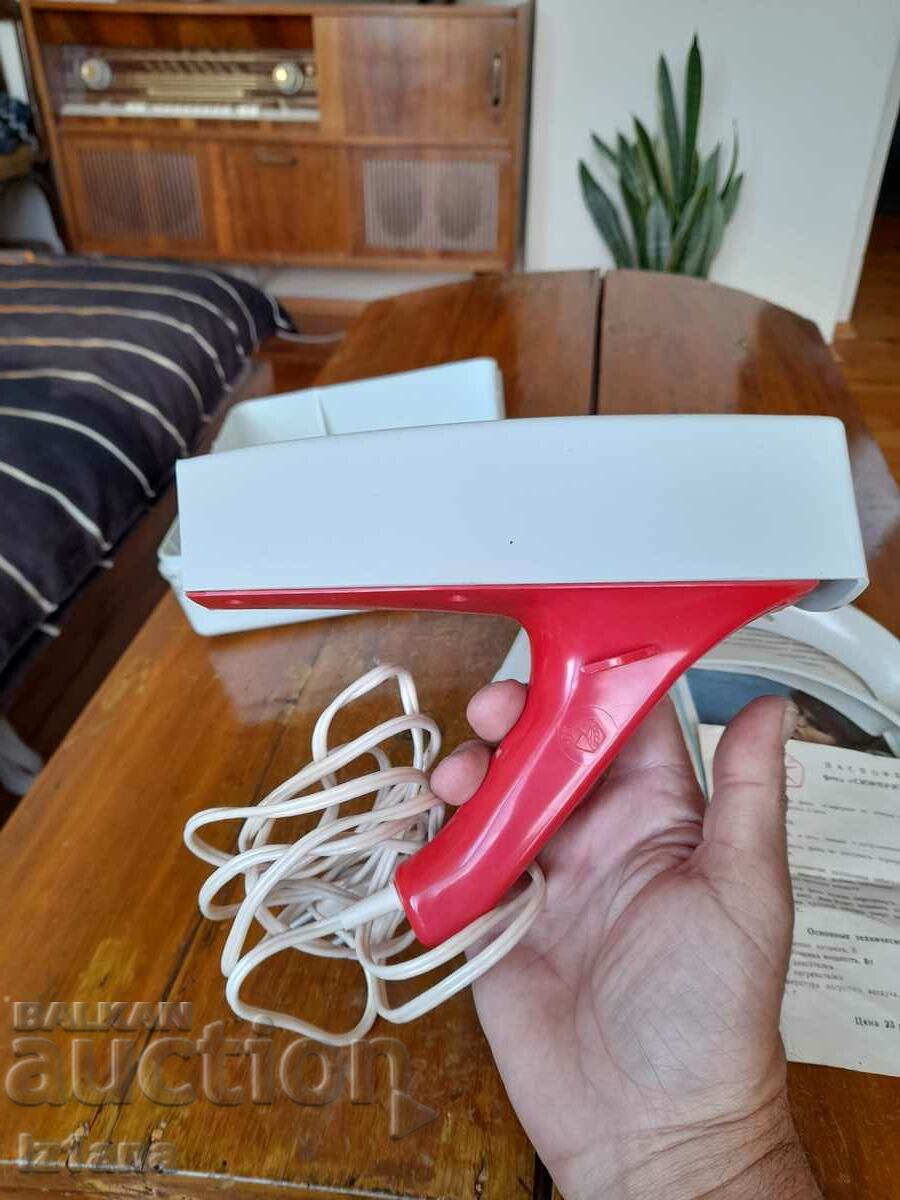 Auction  Old hair dryer Surprise