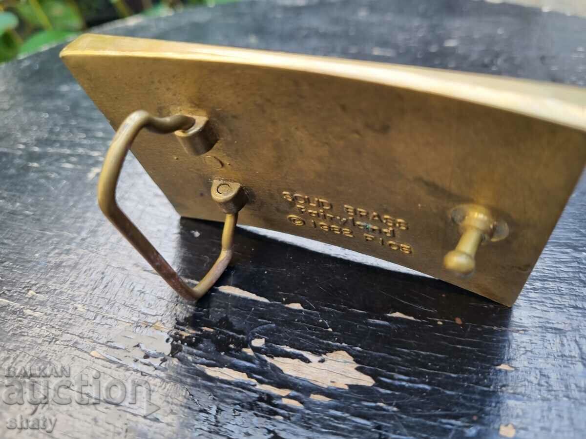 Delivery of Branded belt buckle. USA Delivery of Branded belt buckle. USA