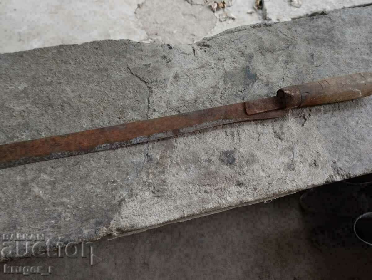 A very old tanner's knife with price 99.00 BGN | € 50.62 A very old tanner's knife with price 99.00 BGN | € 50.62