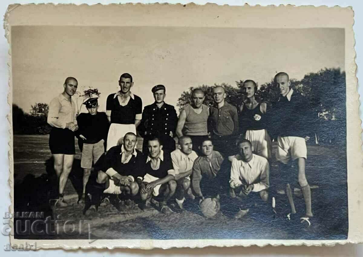 Футболен отбор 40те