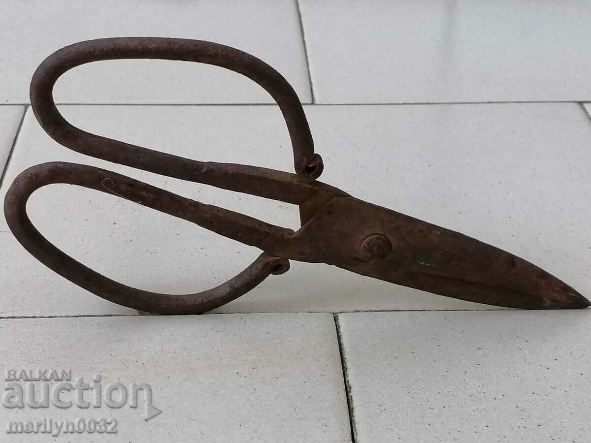 Auction Vintage wrought iron scissors Auction Vintage wrought iron scissors