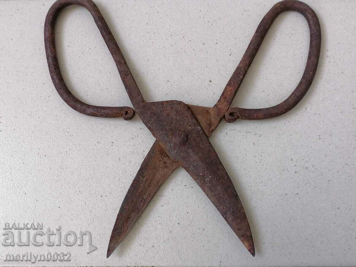 Vintage wrought iron scissors - 6 Vintage wrought iron scissors - 6