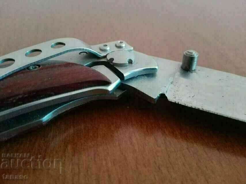 Pocket knife with wooden handles with price 29.00 BGN | € 14.83 Pocket knife with wooden handles with price 29.00 BGN | € 14.83