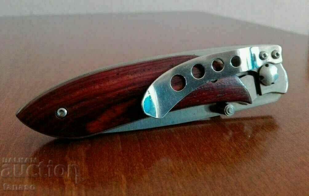 Delivery of Pocket knife with wooden handles Delivery of Pocket knife with wooden handles
