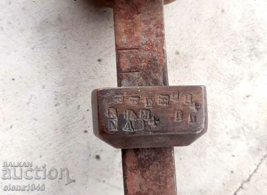 Auction Old scale Auction Old scale