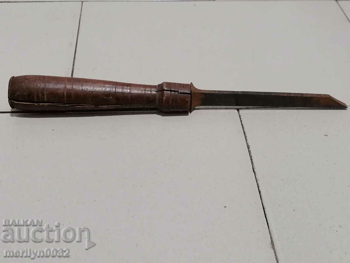 Old brand chisel woodworking tool with price 41.00 BGN | € 20.96 Old brand chisel woodworking tool with price 41.00 BGN | € 20.96