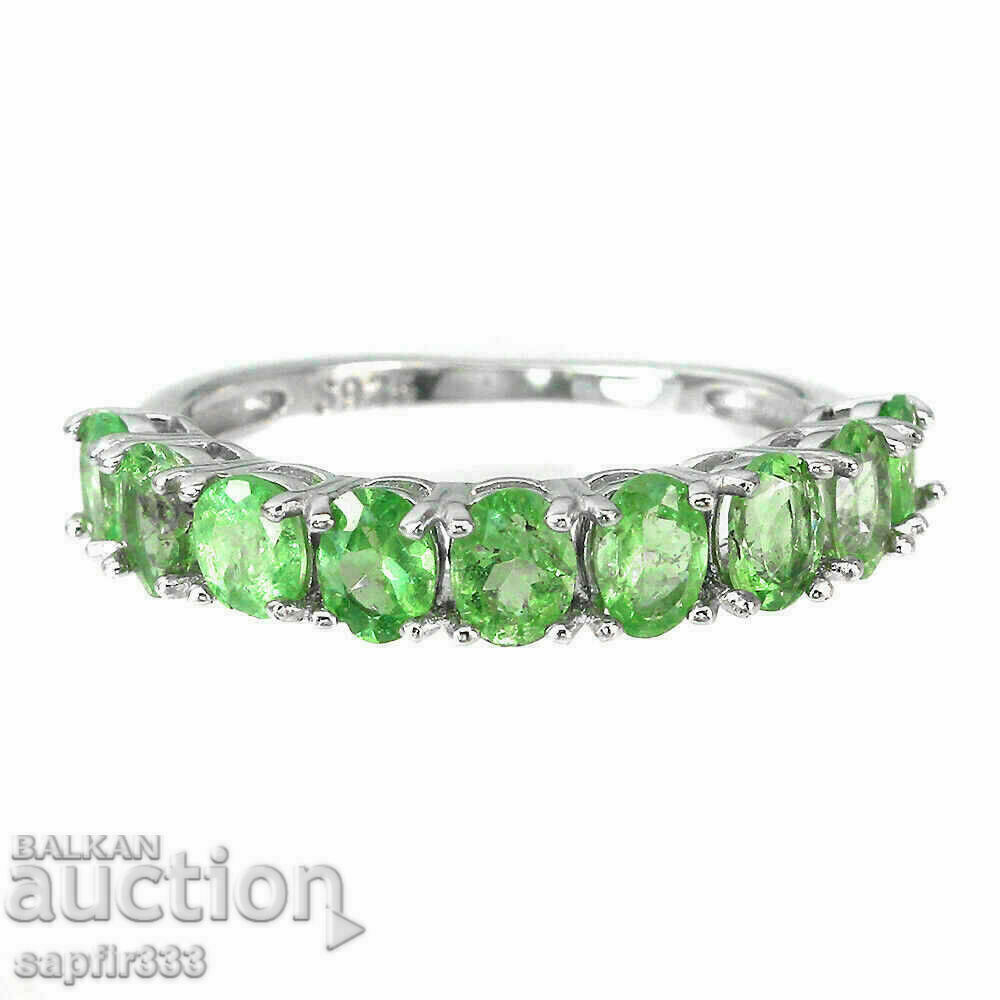 Auction LUXURY RING WITH RARE NATURAL TSAVORITE GARNETS Auction LUXURY RING WITH RARE NATURAL TSAVORITE GARNETS