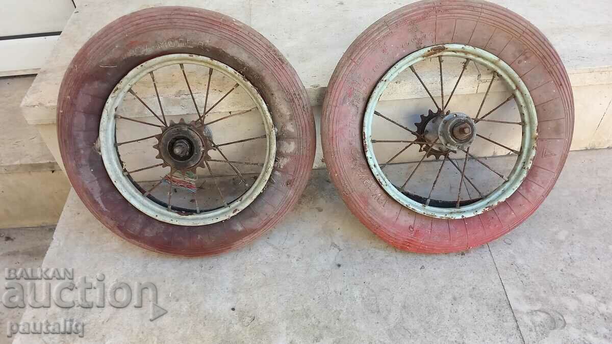 OLD CHILDREN'S WHEELS with price 20.00 BGN | € 10.23 OLD CHILDREN'S WHEELS with price 20.00 BGN | € 10.23