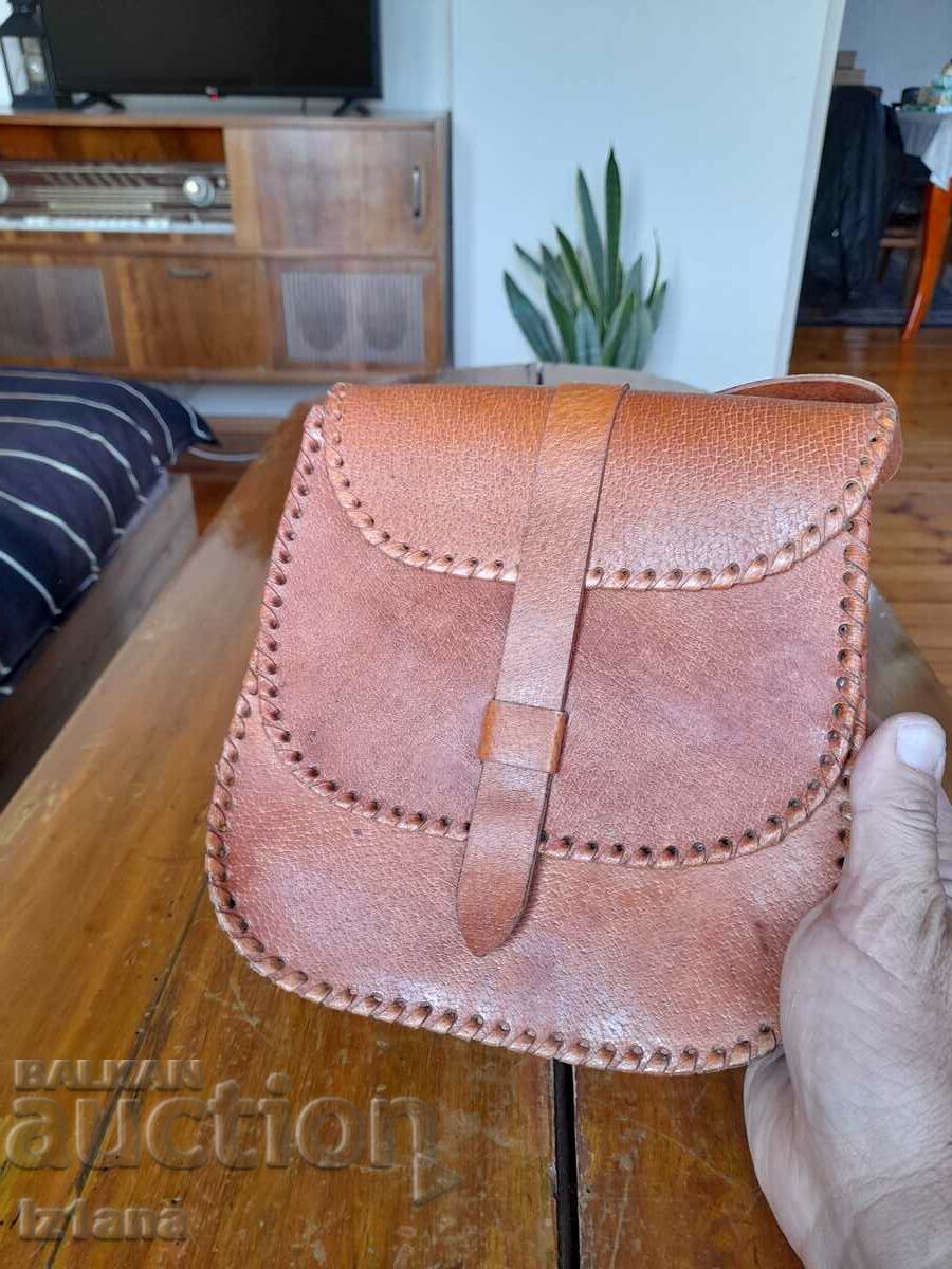 Old lady's leather bag with price 35.00 BGN | € 17.90 Old lady's leather bag with price 35.00 BGN | € 17.90