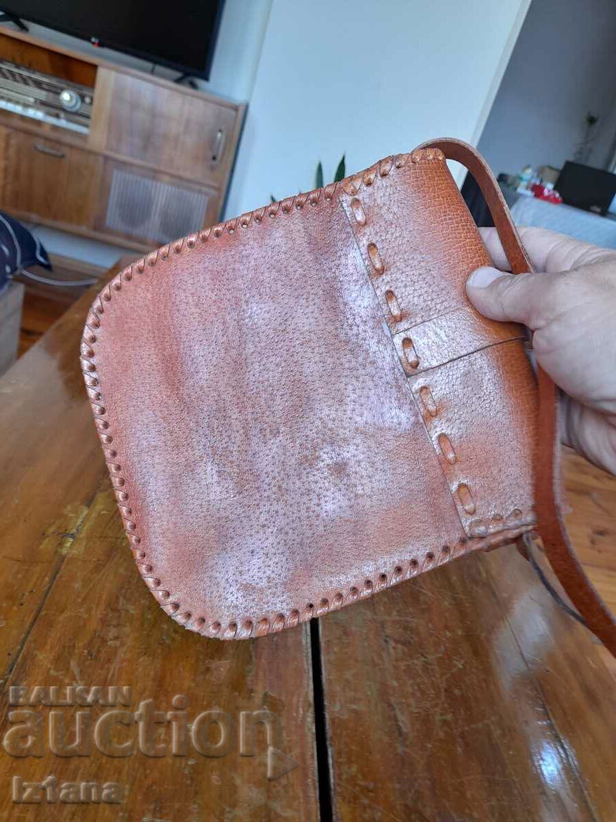 Delivery of Old lady's leather bag Delivery of Old lady's leather bag