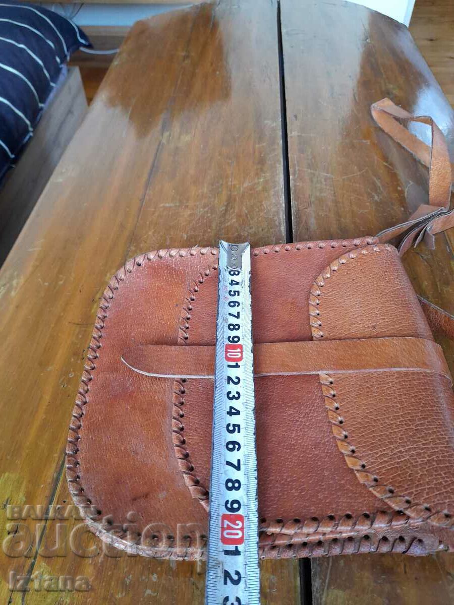 Old lady's leather bag - 6 Old lady's leather bag - 6