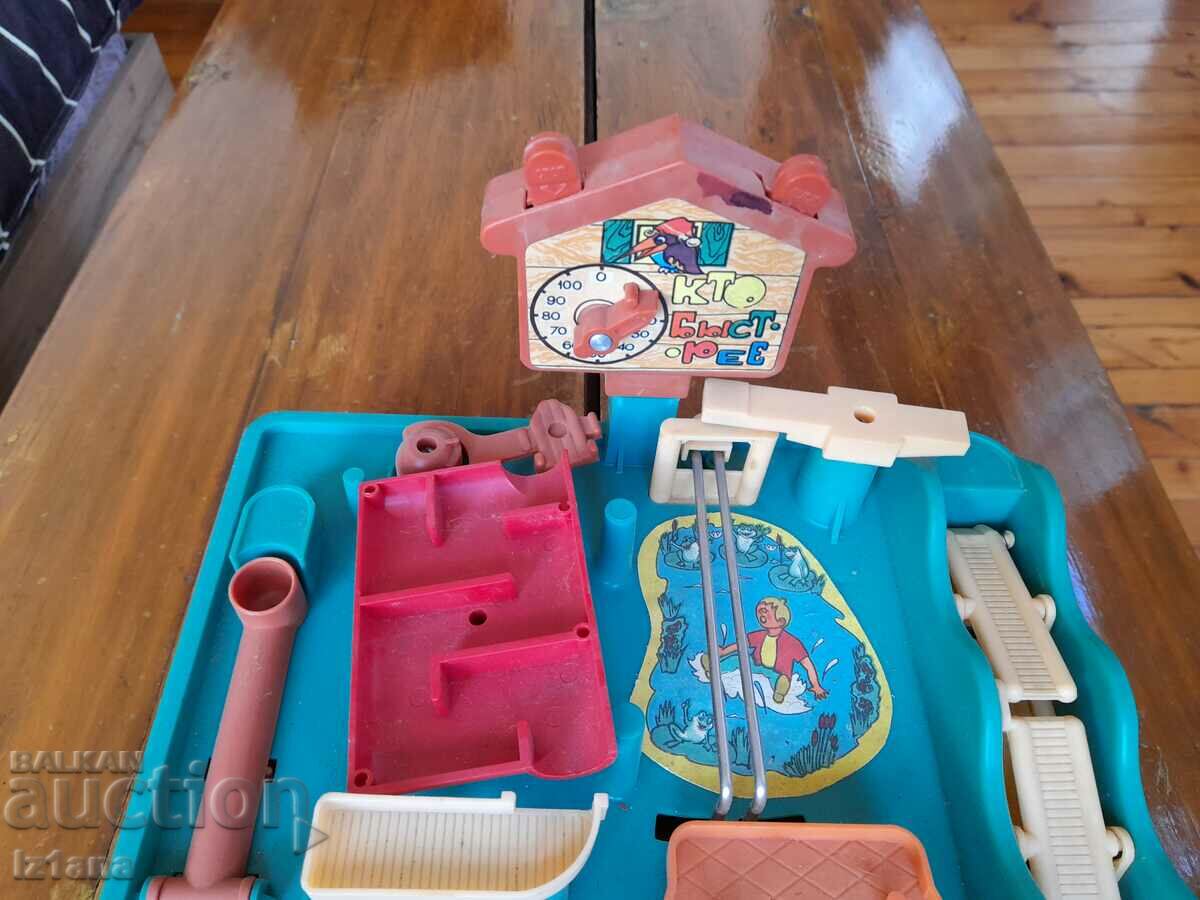 An old children's game Who is faster with price 60.00 BGN | € 30.68