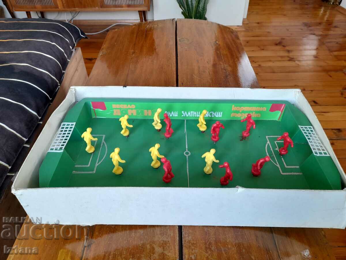 Παλιά παιδιά παίζουν ποδόσφαιρο με τιμή 90.00 BGN | € 46.02