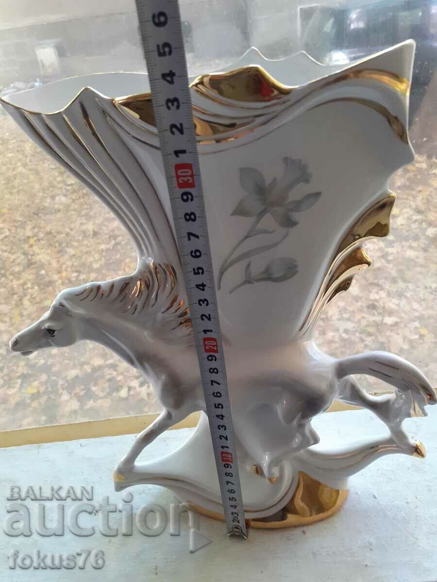 Ένα όμορφο πορσελάνινο μεγάλο βάζο με άλογο με επιχρύσωση και σήμανση - 6 Ένα όμορφο πορσελάνινο μεγάλο βάζο με άλογο με επιχρύσωση και σήμανση - 6