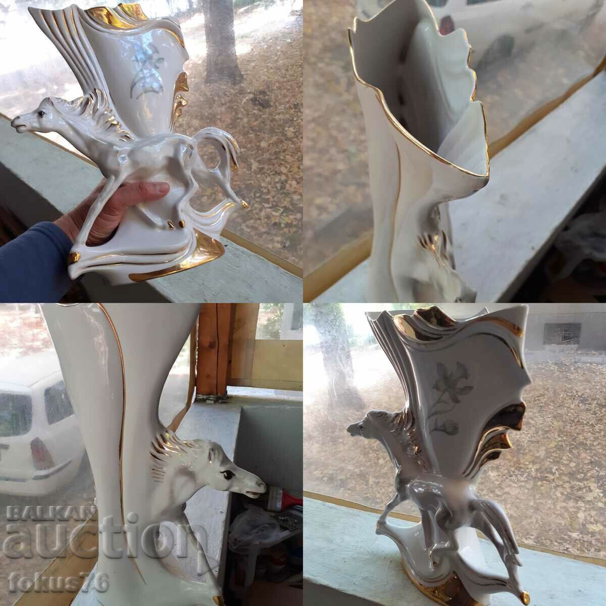 Ένα όμορφο πορσελάνινο μεγάλο βάζο με άλογο με επιχρύσωση και σήμανση - 7 Ένα όμορφο πορσελάνινο μεγάλο βάζο με άλογο με επιχρύσωση και σήμανση - 7