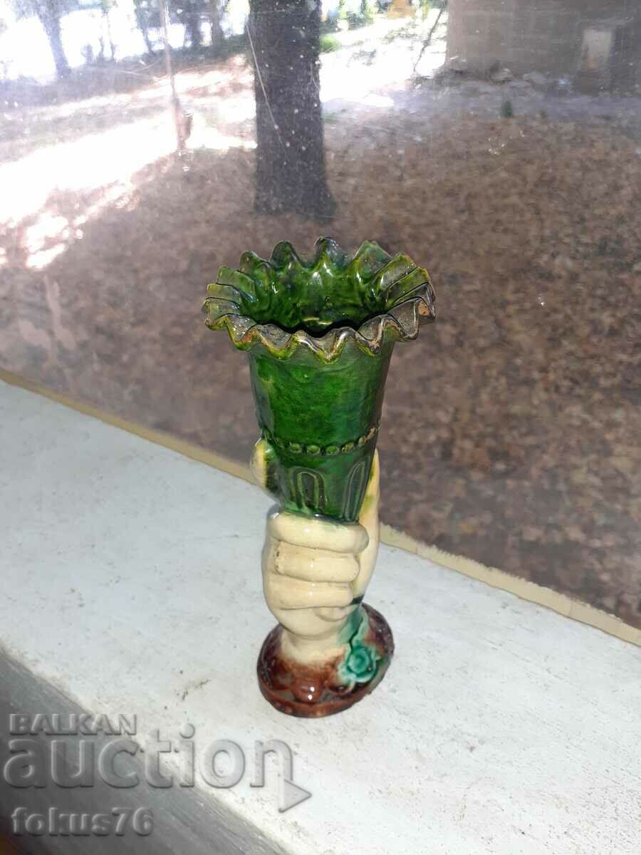 Vaza unica - mana omului - ceramica troiana cu preț 160.00 BGN | € 81.81