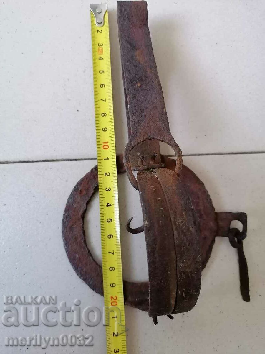 Delivery of Hand forged trap beak wrought iron Delivery of Hand forged trap beak wrought iron