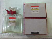 Cutie și sticluță de parfum „Mouson”.